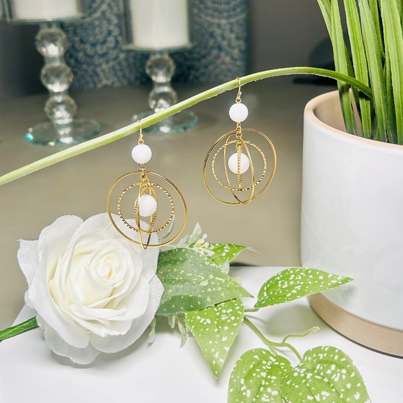 Elegant Orbiting Gold Plated Concentric Circled Dangle Earrings. - Picture 6 of 11